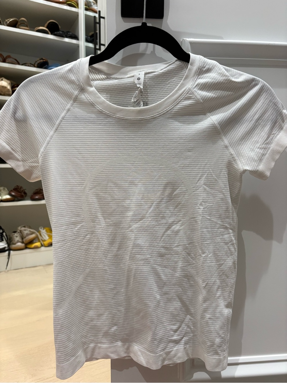 Women’s Lululemon Swiftly Tech 2.0 white size 4 short sleeve shirt